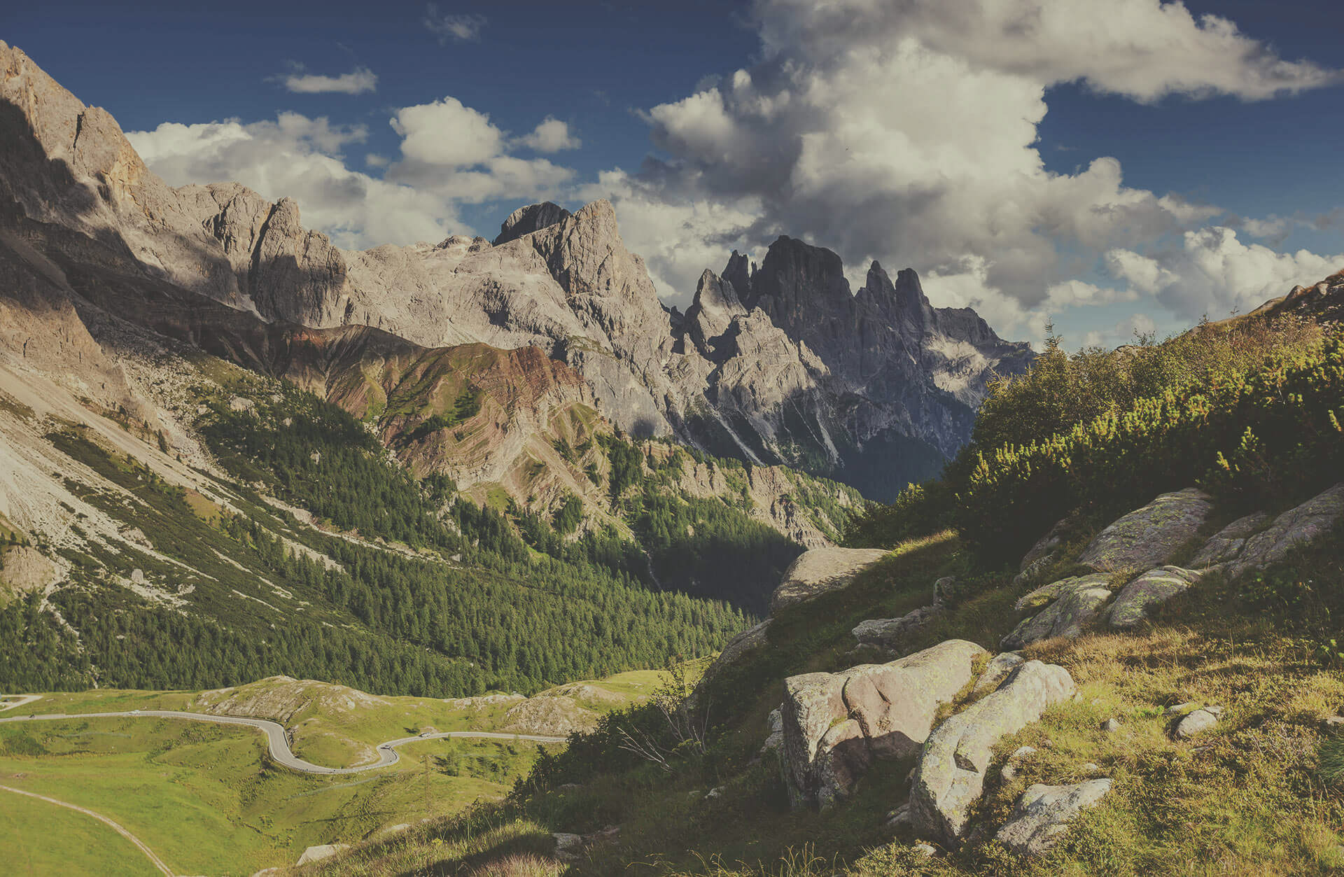 A beautiful mountain landscape in Switzerland, ideal for an active family vacation with breathtaking views.
